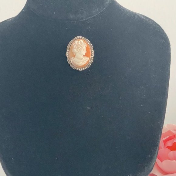 Romantic Carved Shell Cameo Brooch, Silver and Marcasite Frame, Vintage Jewelry - Picture 9 of 11